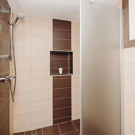 Helle アパート グロースアルル